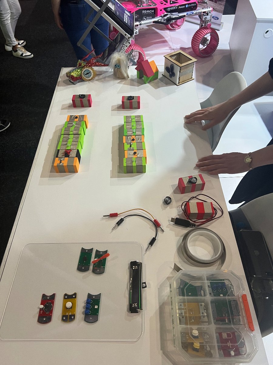 MonashInfotech's tweet image. From inspiring keynotes to cutting-edge tech, #SXSWsydney was alive with innovation and discovery. Our faculty &amp;amp; students shone, sharing amazing projects. Thanks to all who joined us! Stay tuned for tech-driven initiatives; let&apos;s keep pushing boundaries! #MonashInfoTech🌎🚀💡