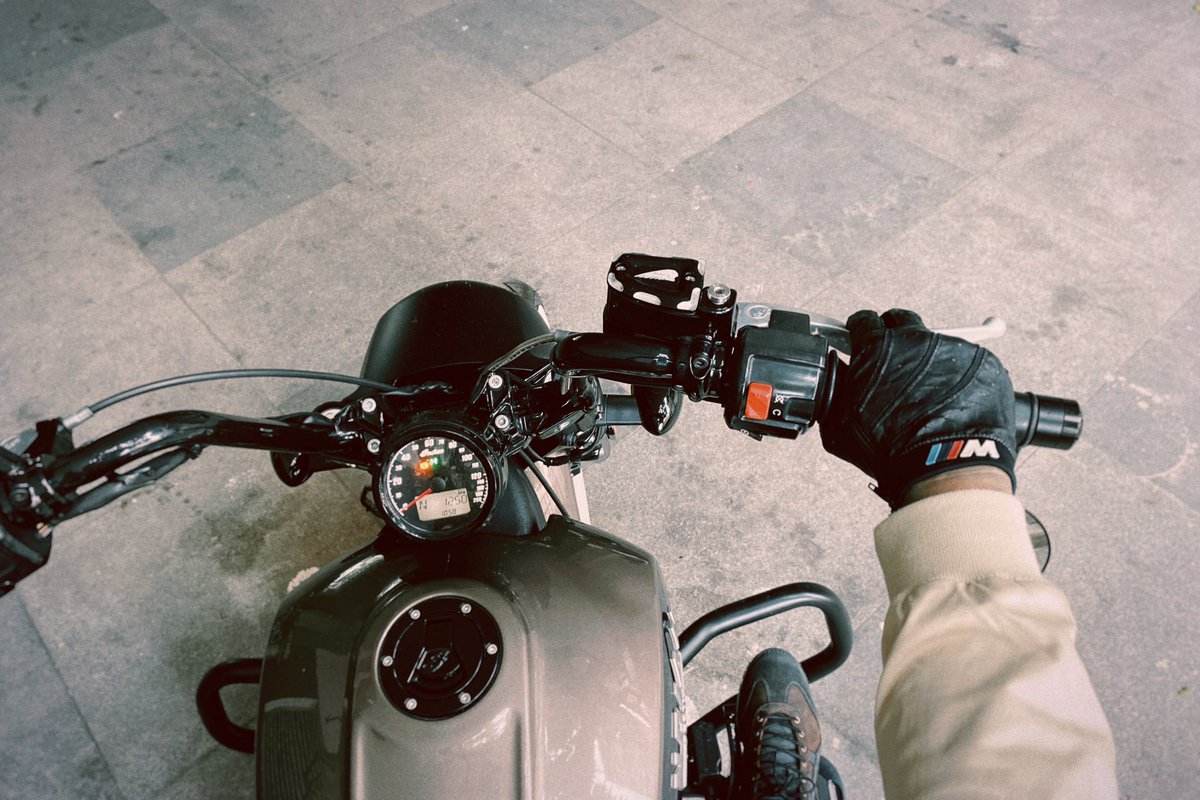 天冷了，热车就得勤快些