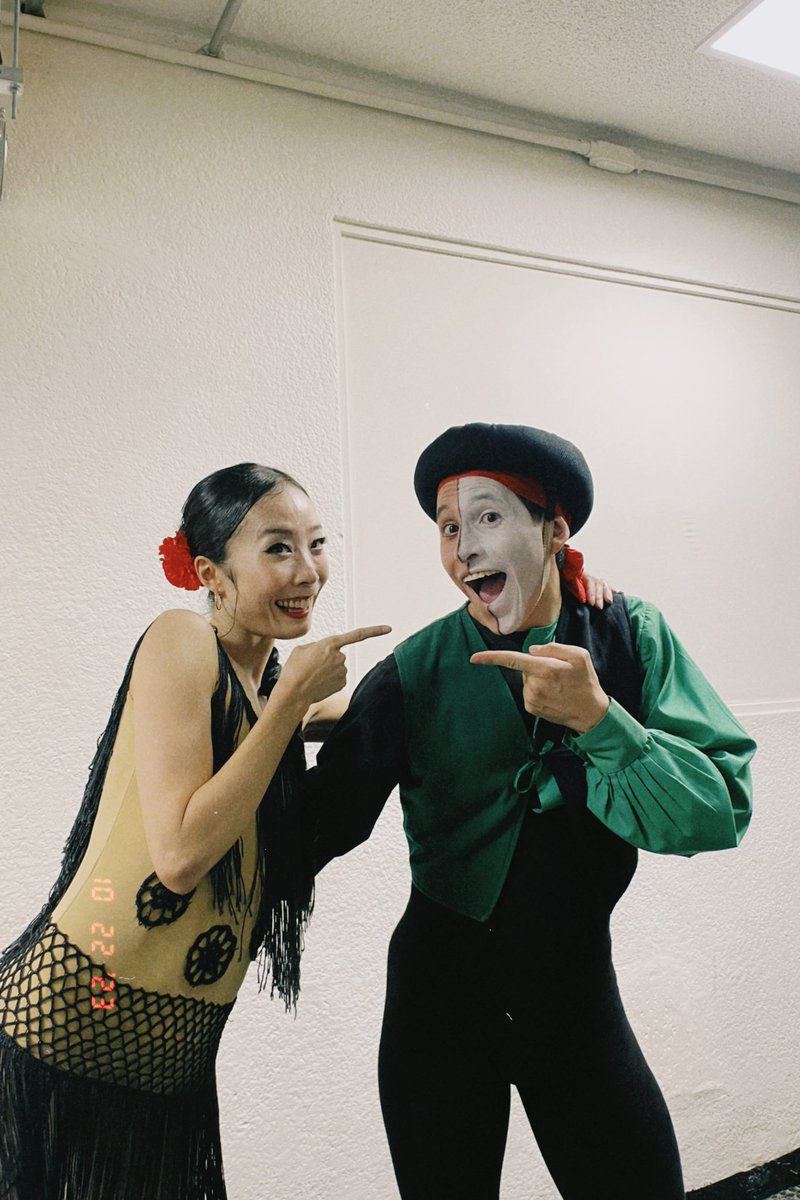 Amigos aún no me la creo que baile con la compañía nacional de danza y que me tome esta foto con mayu 🫢🥹😂😂🫰🏻