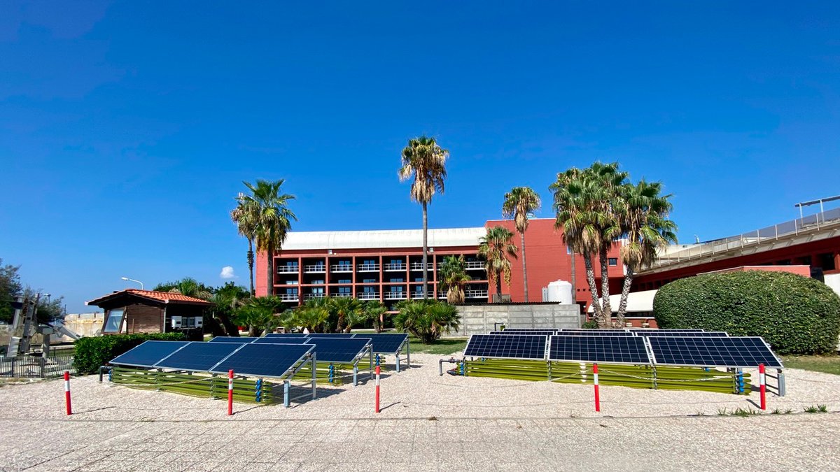 ENEAOfficial's tweet photo. Impianti per produrre #microalghe per uso #alimentare, #cosmetico e #farmaceutico sotto i pannelli fotovoltaici.

🗣 Carmine Cancro, @ENEAOfficial, a @Radio1Rai #RadiodiBordo ci parla del primo impianto #algovoltaico in Italia.

👉Dal minuto 05.15: https://t.co/Vr1wrIuGCy https://t.co/L75rae3ZTB
