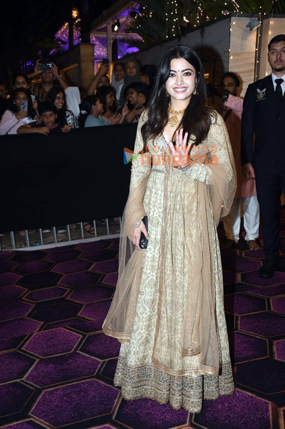 cini_verdict's tweet photo. @iamRashmika mam yesterday in #Kocchi for #KalyanJewellers Event
Your looking beautiful Rashu mam
I like to see you more and more in traditional attire
These kind of dresses makes you more beautiful
Actually you makes these traditional dresses beautiful
#RashmikaMandanna https://t.co/NZktnI64kh