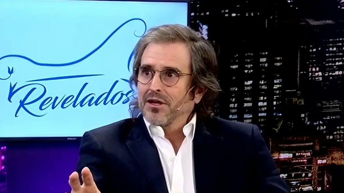 CarlosMaslaton's tweet photo. Bertie Benegas Lynch se llama, o sea digamos el hijo del hijo. Es diputado electo de Milei por Provincia, encabezó lista. Su última genialidad de campaña fue proponer la privatización del mar y de las especies del animal-efefante y del animal-ballena. Espantó al electorado. https://t.co/RlRepTXw07