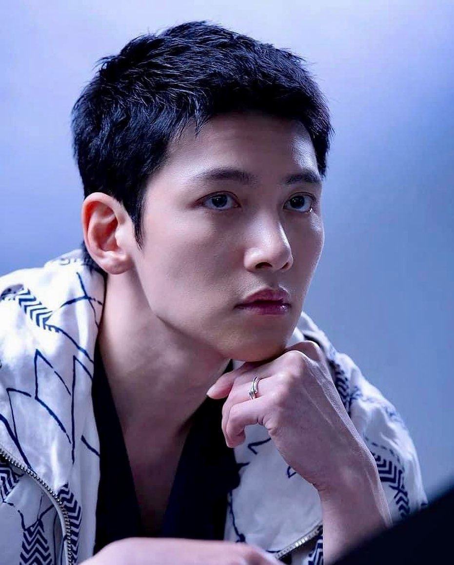 ZombieRust16604's tweet image. 🙊 #JiChangWook #편의점샛별이 #승희 #선방쇼 #신발벗고돌싱포맨