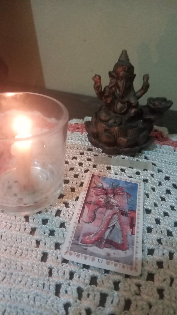 _blacktarot's tweet photo. Oii meu amor, seja muito bem vinda! 💙 Olha eu vejo aqui que relacionamento sério é mais difícil de acontecer. Existe muita atração física entre vocês e pode ser que encontros mais voltados para essa energia venham a acontecer logo. Mas >compromisso<, não vejo acontecendo não, + https://t.co/R1tXvWh08N