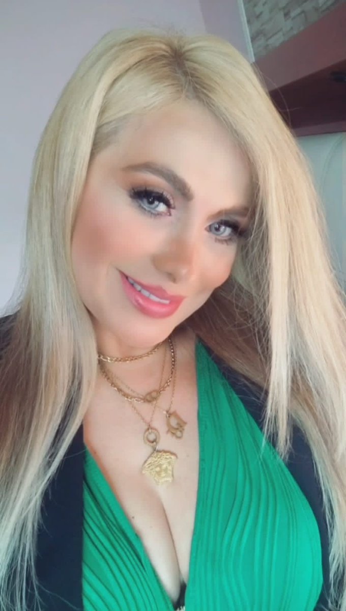 overgess's tweet photo. "UN DÍA SIN REÍR ES UN DÍA PERDIDO" 🥰☺️ https://t.co/mQUnLLFQhv