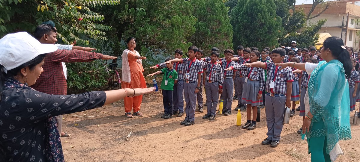 special swachchhta campaign 3.0 and School student were given information about Swachh Bharat Mission and making and Pledge of cleanliness was administered
<a href="/nstomar/">Narendra Singh Tomar</a>#Swachhtaspecialcampaign3_0 #Cleanliness #Mr_Shaline_Agrawal #Indian_Council_of_Agricultural_Research #dare_goI