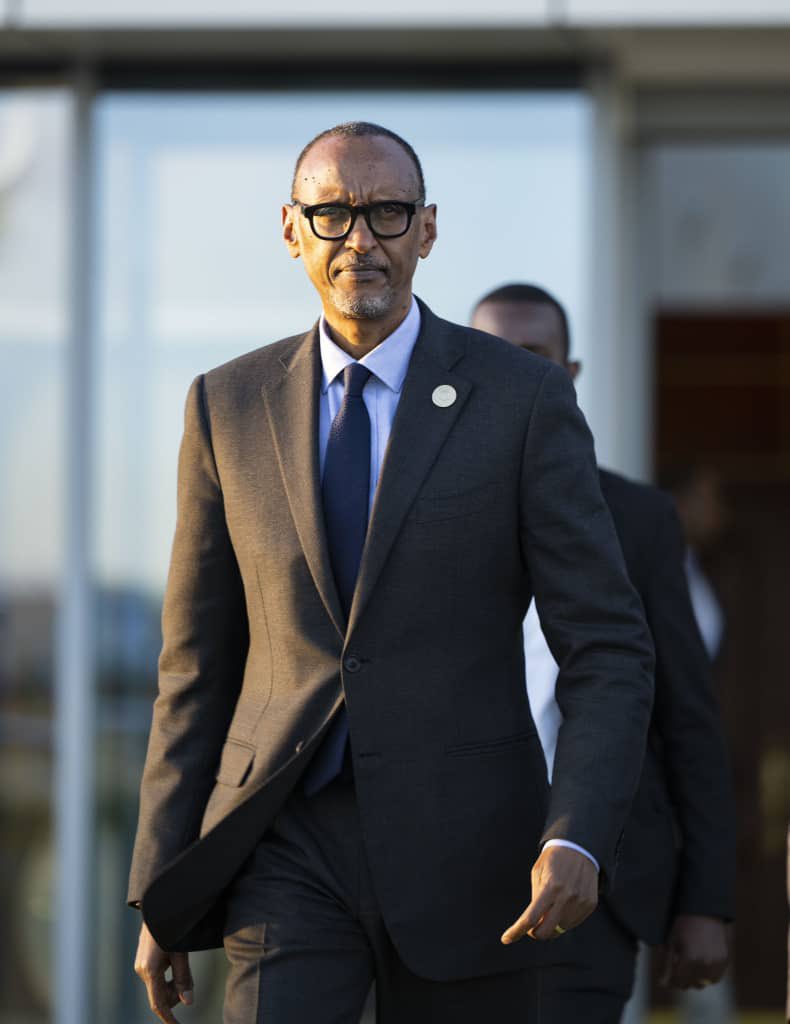 Happy birthday to u ma role model H.E we love you 🎁