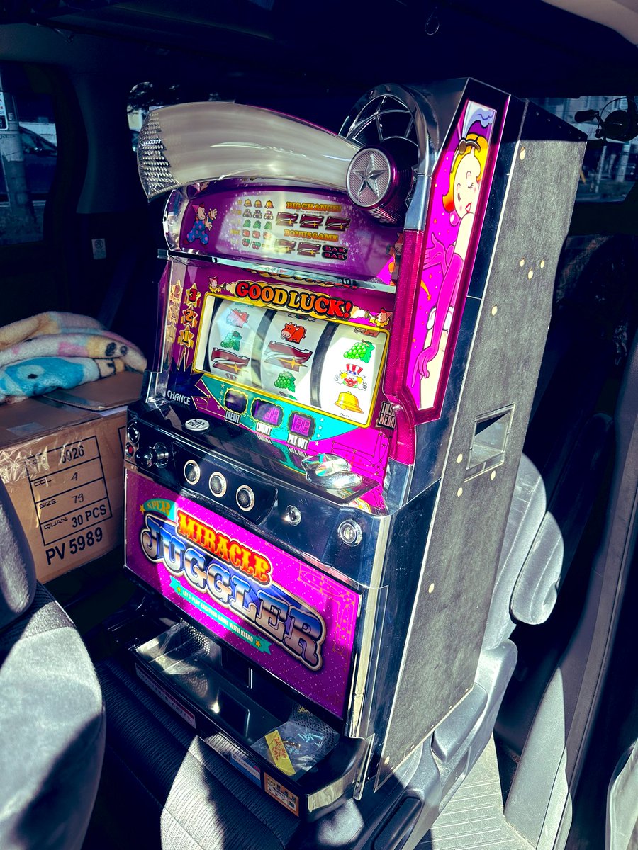 ZerosWho's tweet photo. めちゃくちゃ思いつきで職場にジャグラー置いた👼笑 https://t.co/vsuEOAUi9G