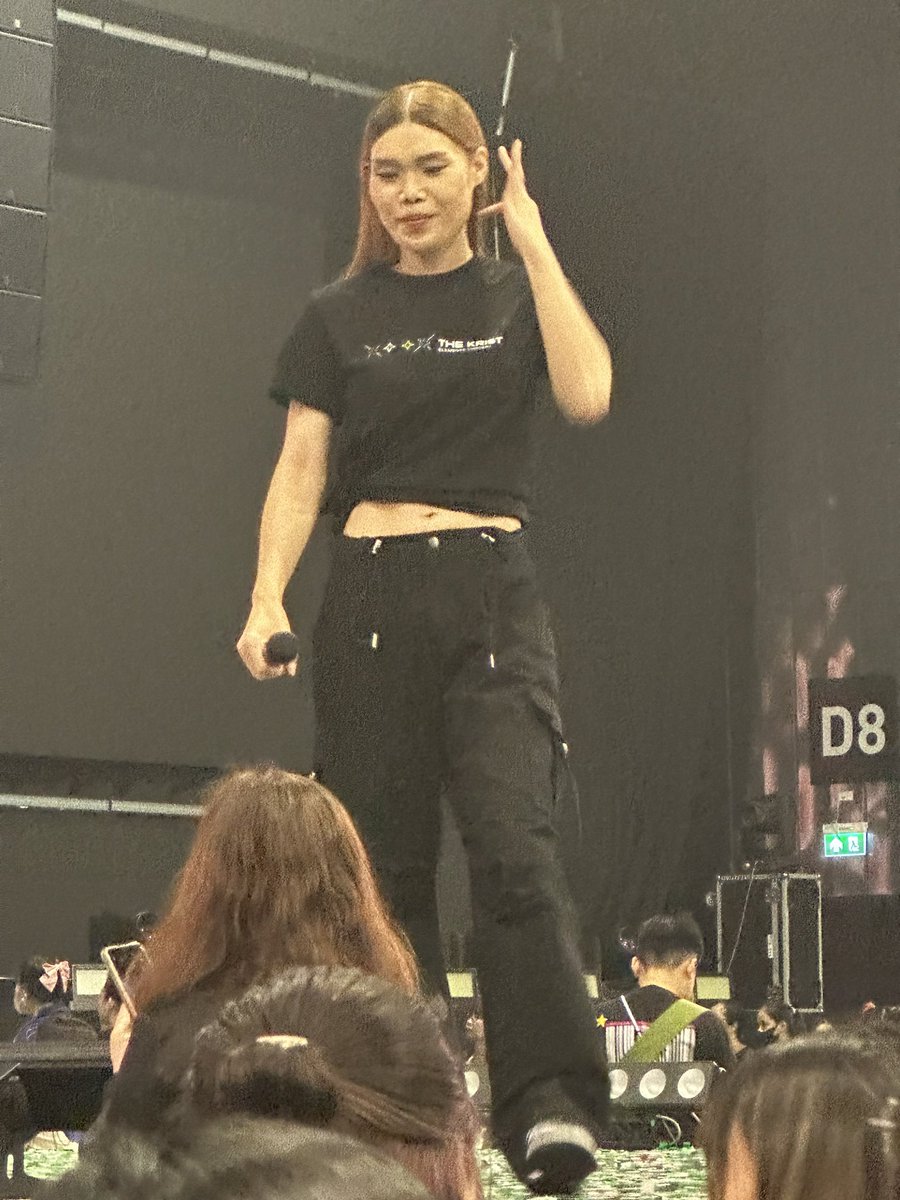 mamecoclub's tweet photo. 無事成田に到着ー!!!
飛行機で泥のように眠れたおかげで、到着まで秒でした!✨
毎回このくらい寝られたら身体楽じゃな😅笑
昨晩、Godjiさんが、一緒にお写真撮ってくれたのー✨💕
写真撮影タイムをMCで盛り上げてらしたんだけど、
お写真お願いした時も、お客さんに日本人
しかし、ウエストが衝撃の細さであった…
少しは見習いませんと😭笑
スタンプ希望の友人と3ショット✨
#TheKristElementsConcert
#TheKristElementsConcertD2