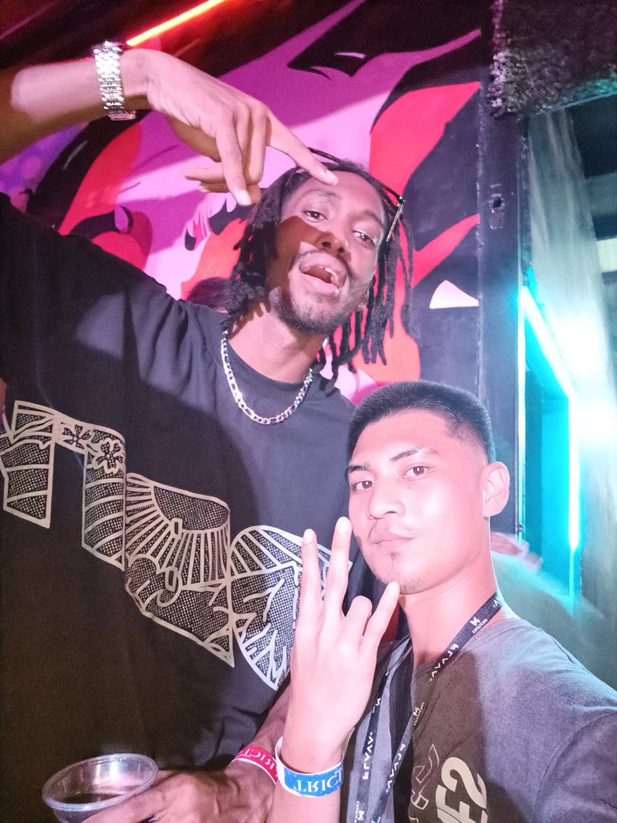 Tricia's Bar IYAZ💎🚨