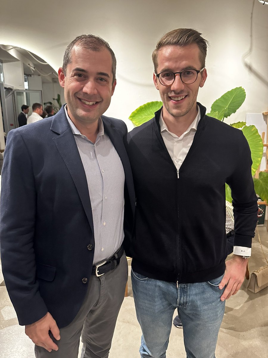 Danke für fast 50‘000 Stimmen! Und Gratulation an alle Gewählten, mit mir <a href="/andrisilber/">Andri Silberschmidt</a> und neu im NR <a href="/balmer_bettina/">Bettina Balmer</a>. Als <a href="/fdp_zh/">FDP Kanton Zürich</a> haben wir leider unser Potential nicht ausgenutzt. Das ist enttäuschend. Trotzdem brennt das liberale 🔥 weiter! #FDP