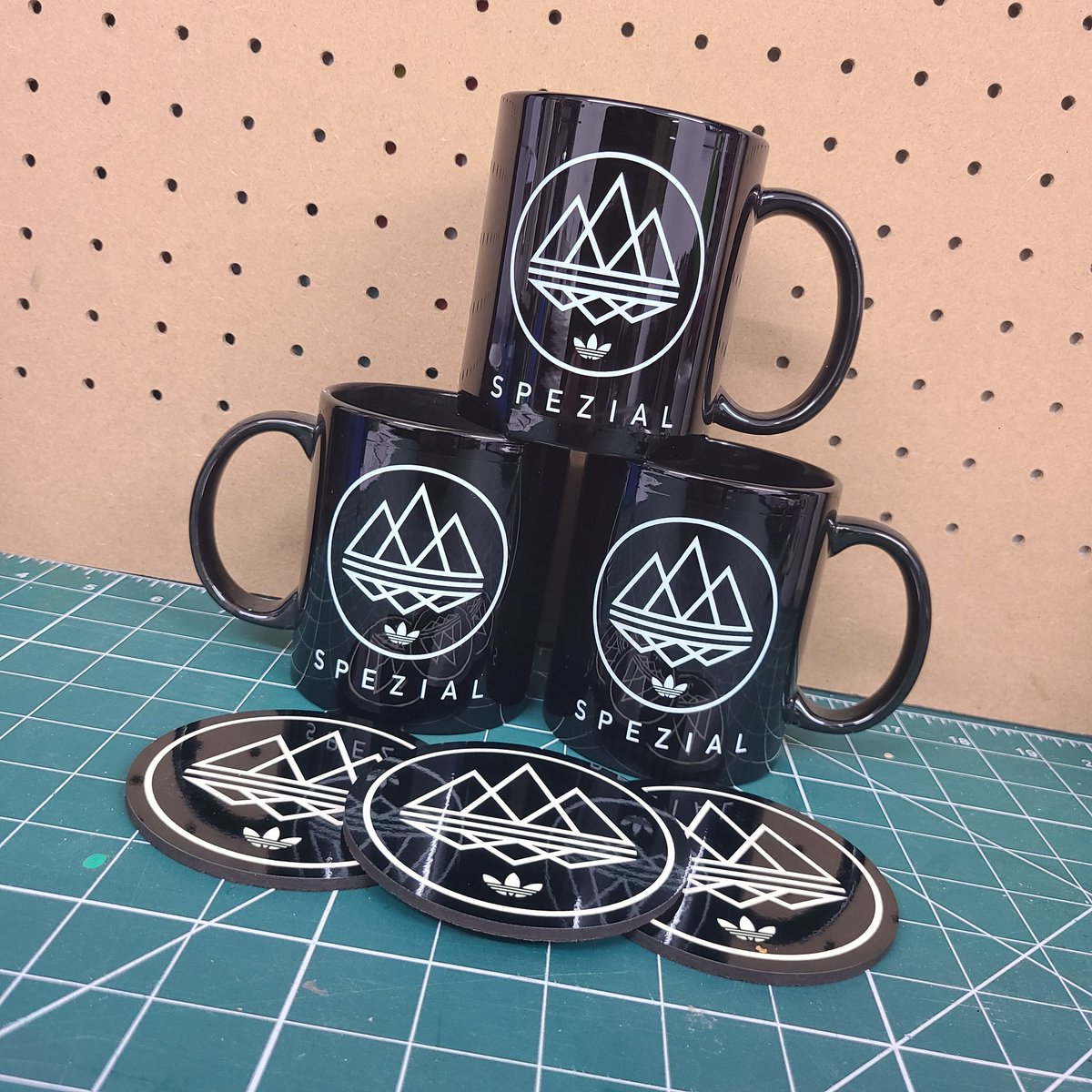 TheBespokeBox's tweet photo. GIVEAWAY 🌟
Mug &amp; Coaster

To enter 
FOLLOW @TheBespokeBox 
RETWEET 
TAG 3 FRIENDS

Winner picked Tuesday 24th October 7PM

Availavle to order here: https://t.co/M8uqzkt94Q https://t.co/xFJGpqx4Dw
