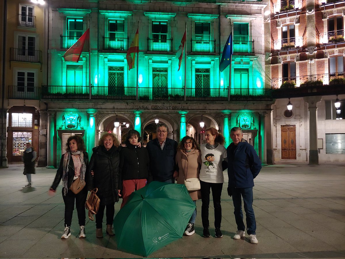 Yolanda22q13's tweet photo. Gracias @Aytoburgos por darnos visibilidad @PhelanMcDermid iluminando en verde la fechada del Ayuntamiento https://t.co/0Xyg3WZWRk