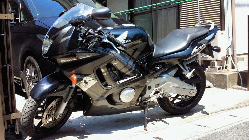 mikaeru08876134's tweet photo. バイクに乗りたい🥹
気候が良くなると、乗りたくなるなー🥹

とりあえず、10数年前の愛車再掲😅

#CBR600F
#フレブル
#犬好きさんと繋がりたい https://t.co/yvgQLdzjNY