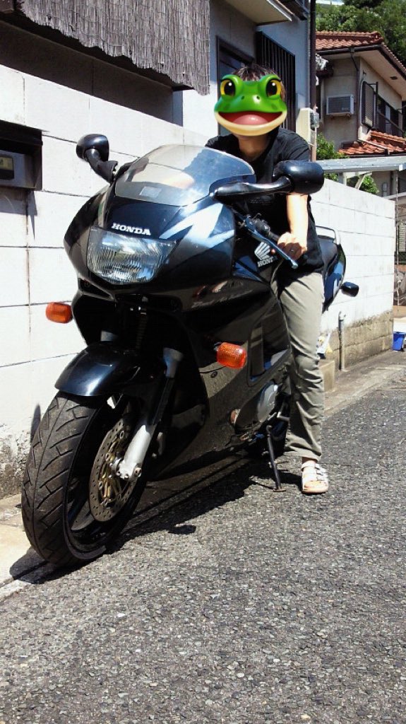 mikaeru08876134's tweet photo. バイクに乗りたい🥹
気候が良くなると、乗りたくなるなー🥹

とりあえず、10数年前の愛車再掲😅

#CBR600F
#フレブル
#犬好きさんと繋がりたい https://t.co/yvgQLdzjNY