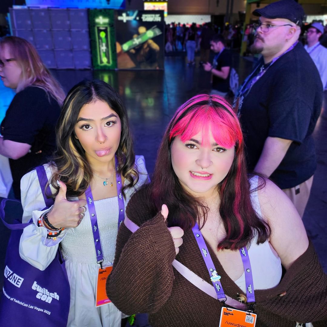 aweenatwt's tweet image. classic WeenKats moment