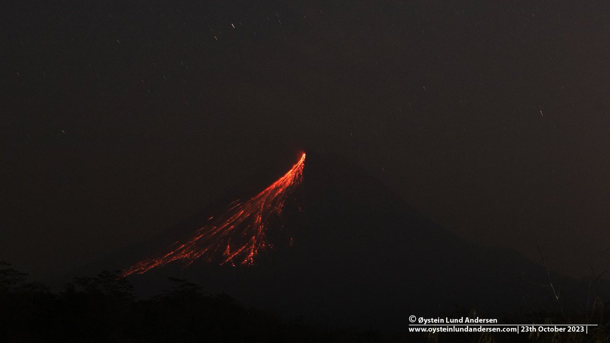 Merapi🌋 just after midnight today