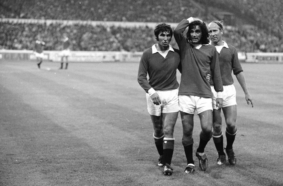 August 1971: Tony Dunne, George Best, & Bobby Charlton at Stamford Bridge. 
#BobbyCharlton #SirBobbyCharlton #SirBobby #MUFC