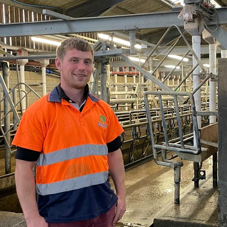 📢 Ifan Roberts, herd manager of a large dairy unit in Leicestershire, is our next 2024 #NuffieldFarming Scholar. 

🐄 He will study "Inspiring the next generation of dairy entrepreneurs".

Generously supported by The @trehanetrust.

#teamdairy
