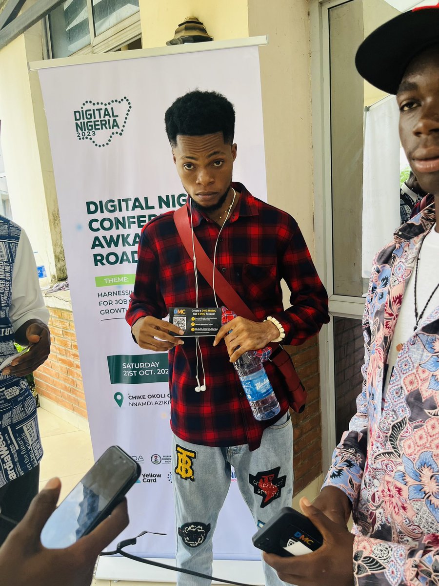 smartgods042's tweet image. 🎉 Thrilled to be part of the @blockchainNAU Tech event, representing @datamallcoin and Fog Storage team. 

Engaging discussions, shared insights, and answered curious minds about Foggie and DataMall. 

Grateful for the opportunity🍷

 #BlockchainEvent #TechTalks #unizik #Nigeria