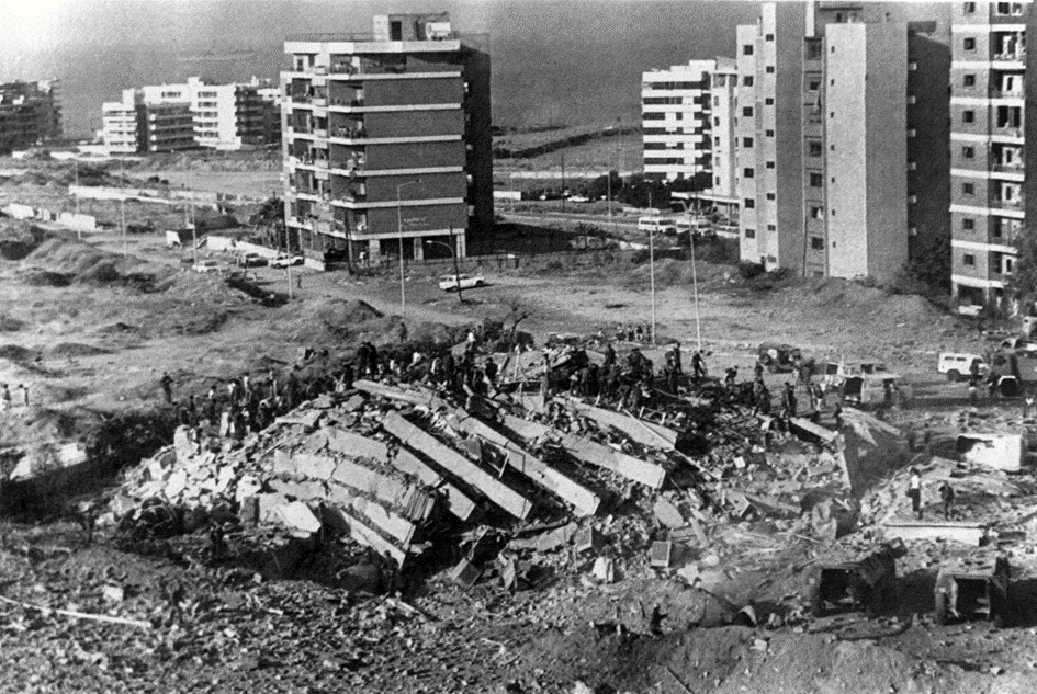 Unsor_siege's tweet image. Aujourd'hui nos pensées pour nos 58 frères d’armes du #1erRCP et du 9e RCP morts pour la France à Beyrouth (FMSB), dans l'explosion de l'immeuble du Drakkar attentat le plus meurtrier depuis l'Indochine. 15 paras blesssés. 24 épargnés en mission à Beyrouth
france24.com/fr/drakkar-att…