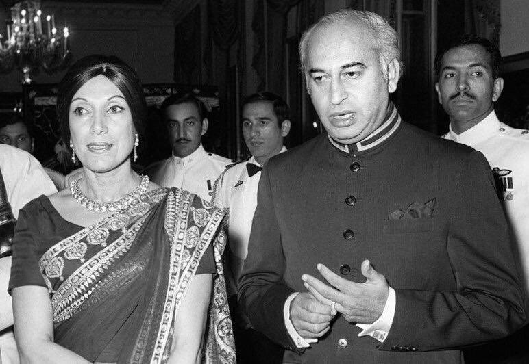 مادر جمہوریت بیگم نصرت بھٹو کی بارویں  برسی کے موقع پر انہیں خراج عقیدت پیش کرتے ہیں۔
ان کی جمہوریت کی خاطر لازوال جدوجہد آنے والی نسلوں کیلئے مشعل راہ ہیں۔

#MadareJamhuriyat