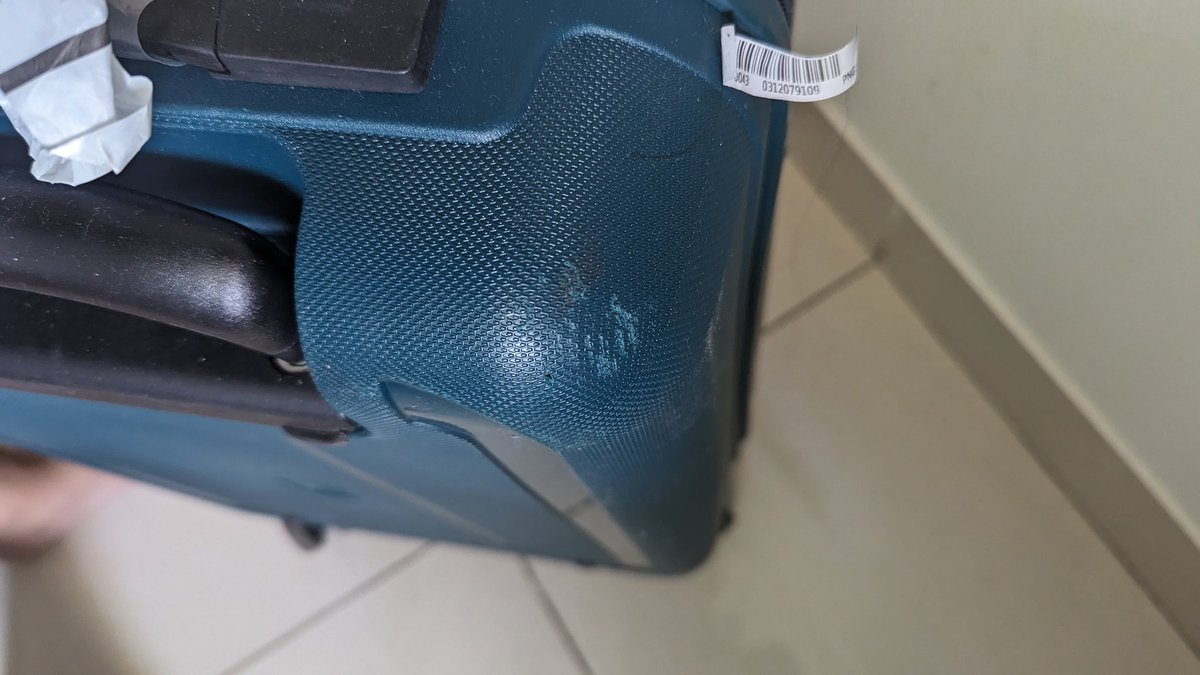 rkrisraj's tweet photo. #Indigo 6e6129 Kochi to Pune. What a pathetic handling of bags. Indigo has done such a crap job of spoiling my new luggage with cracks and bruises and scratches! So much for choosing to fly with you. Such respect! @IndiGo6E
#indigo #6e #worstExperience #baggageHandling #pathetic https://t.co/1sSxeOms2n
