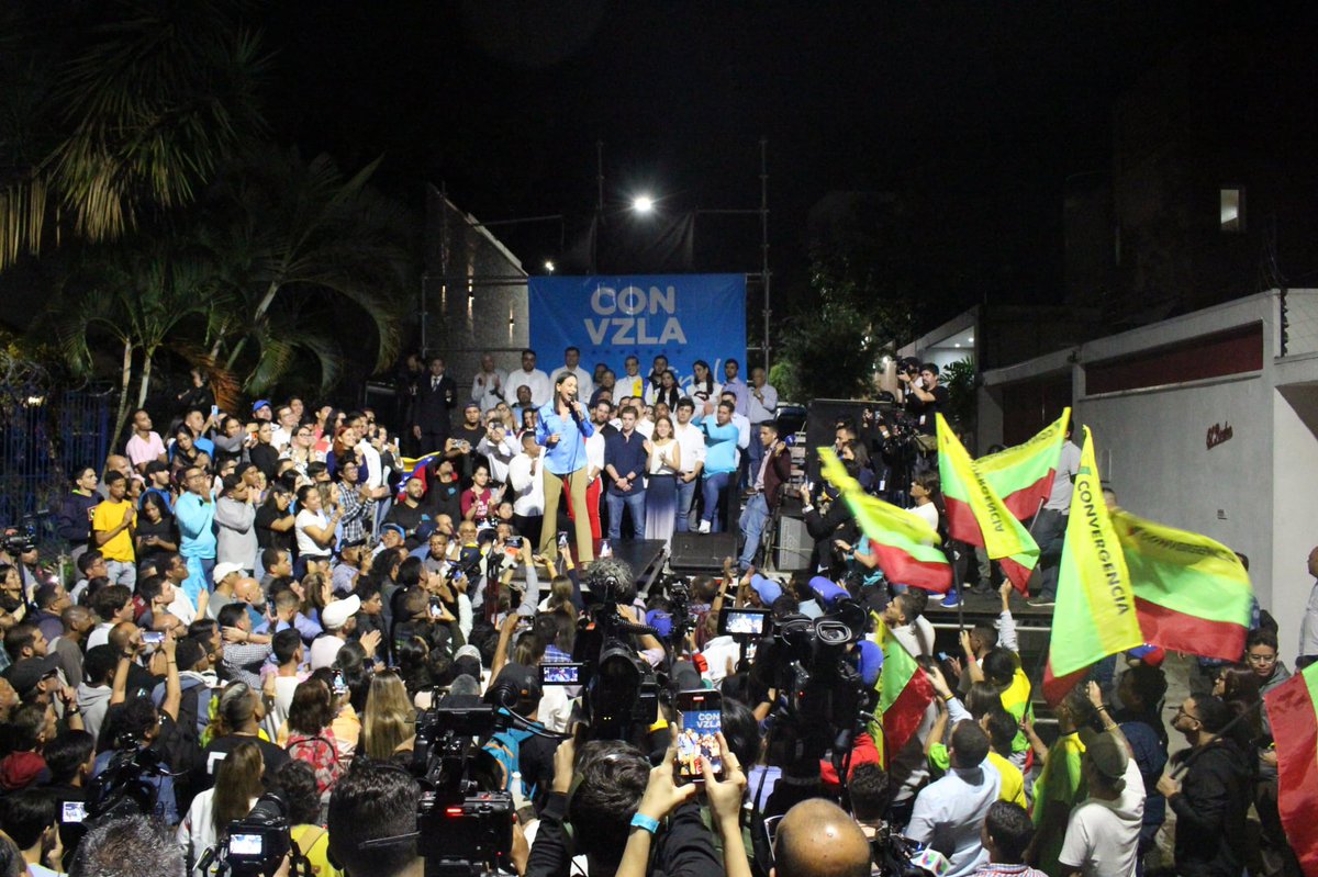 93% de los venezolanos votamos por el cambio, votamos por <a href="/MariaCorinaYA/">María Corina Machado</a> 

¡Gracias Venezuela! 🇻🇪
#Primarias2023