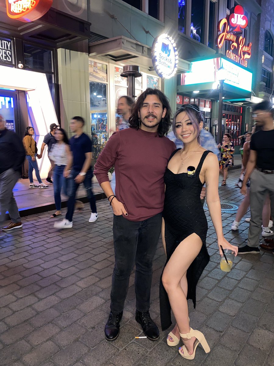 HeySalottv's tweet photo. Them legs 😩

Finally met the GOAT @kyootbot https://t.co/O1yzcKsZhy