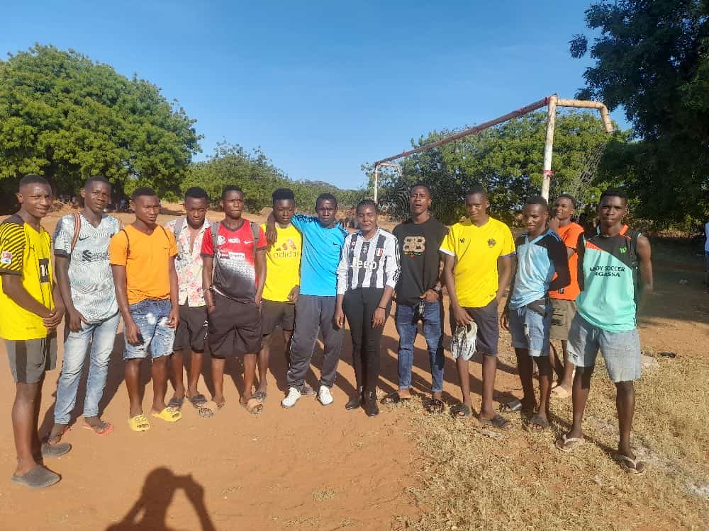 OneYoungAfrica's tweet image. The 🇹🇿 #EACYouthFellows23 continued their work by engaging local soccer teams over the weekend. They visited the Kombe la Mbuzi Tournament, where they discussed the involvement of youth in Politics &amp;amp; Leadership, along with strategies for levelling up in sports. #TogetherForImpact