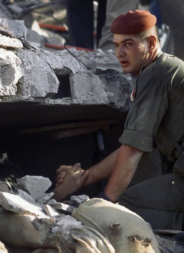 HenriLeFranc_'s tweet image. Il y a 40 ans aujourd’hui, le 23 octobre 1983, 58 de nos #soldats français tombèrent lors de l’#attentat du #Drakkar au #Liban. 

Nous ne les oublions pas, 
nous ne les oublierons jamais.