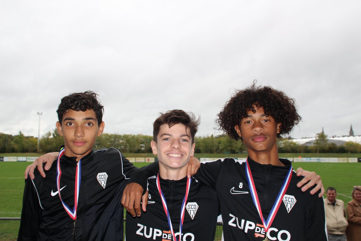 CyprienMachu's tweet photo. Fin du premier cycle par le traditionnel cross du collège 𝐼𝑚𝑚𝑎𝑐𝑢𝑙𝑒́𝑒 𝐶𝑜𝑛𝑐𝑒𝑝𝑡𝑖𝑜𝑛 vendredi à la Baumette. 

Un podium 100% 𝐒𝐂𝐎 #U15 derrière l'inarrêtable coach Kévin Moulin. Bravo aux garçons ! 

(...) 6ème 🥵

#U14 | @AngersSCO https://t.co/Ix9Og5Xl9j