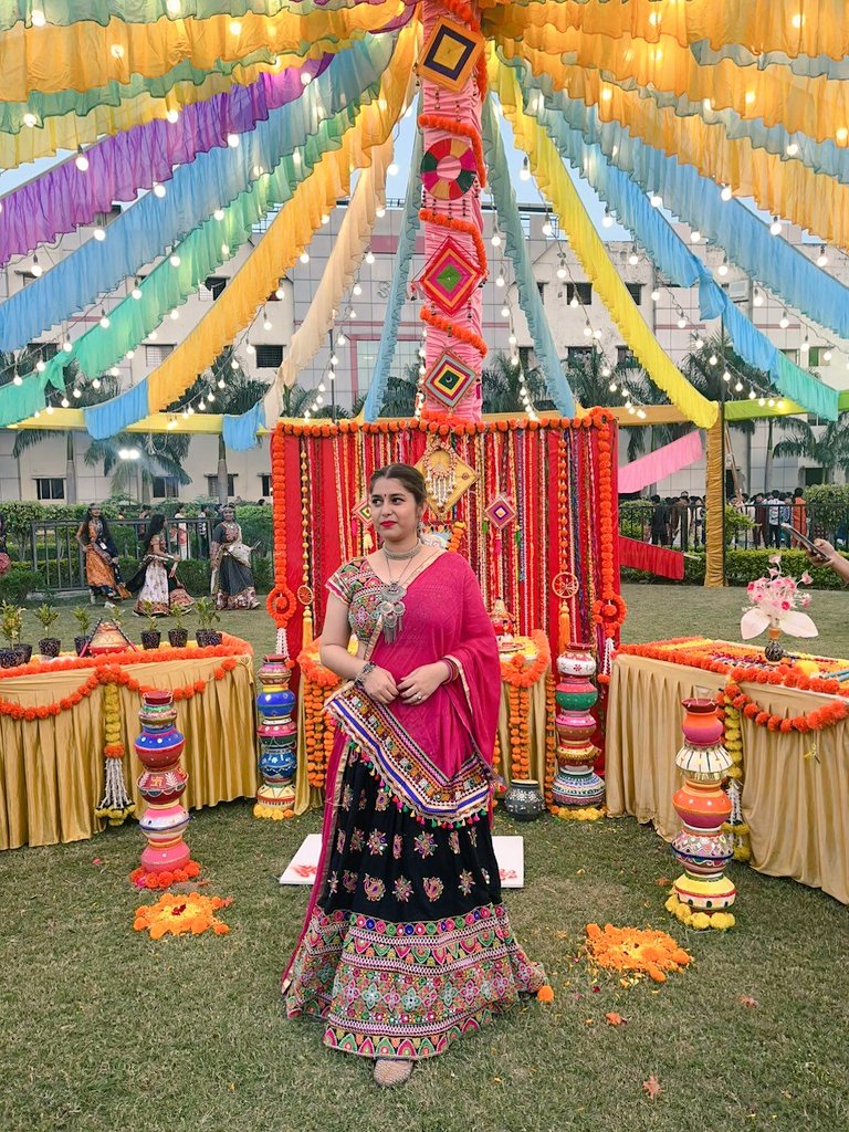 AkshitaNSSMP's tweet photo. Happy Navratri ❤️🤍💜💙💚💛🧡
#navratri2023 https://t.co/hJQ7XaGDIE