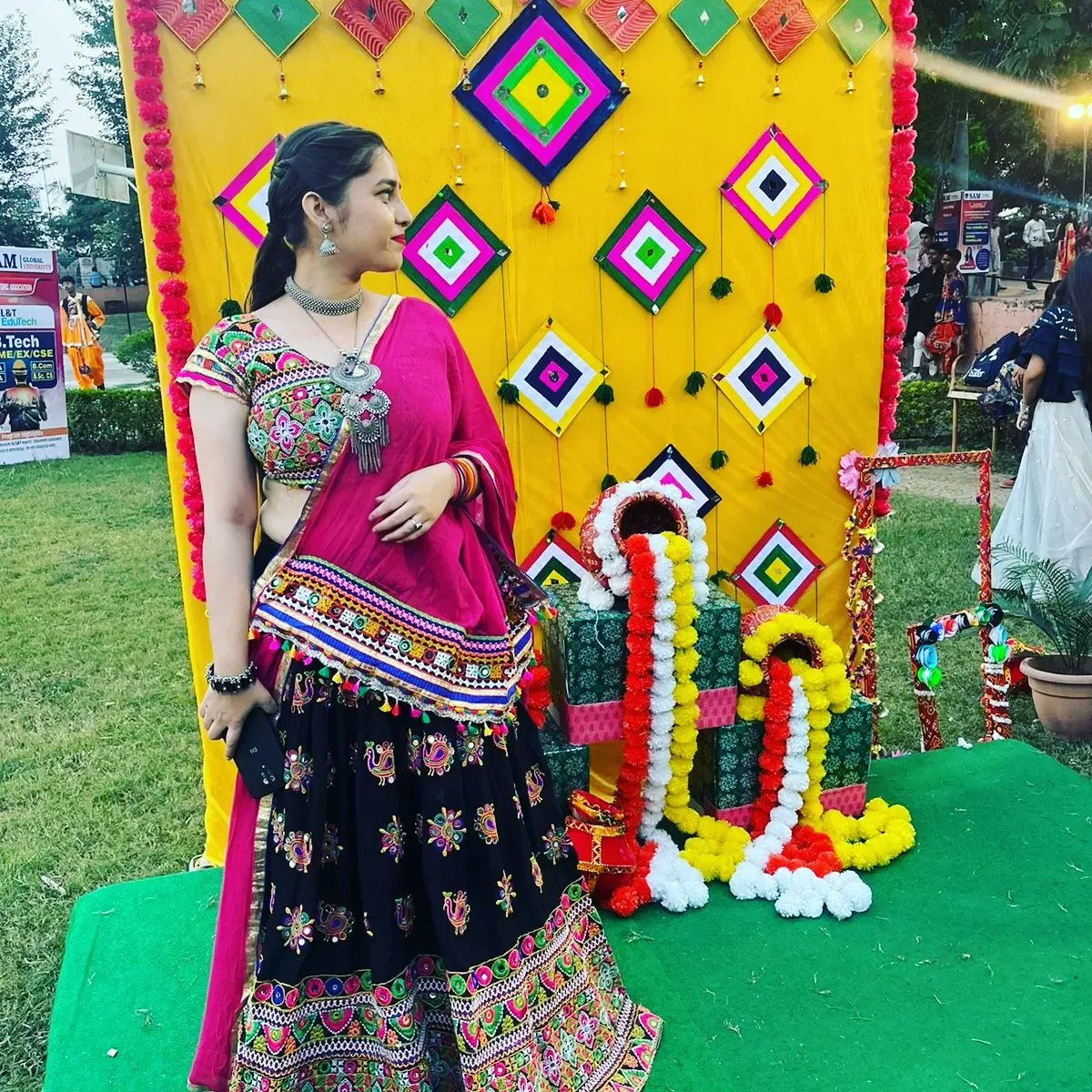 AkshitaNSSMP's tweet photo. Happy Navratri ❤️🤍💜💙💚💛🧡
#navratri2023 https://t.co/hJQ7XaGDIE