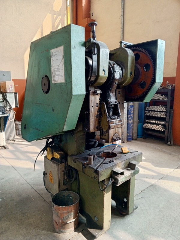 MGMAKNA's tweet photo. 60 Ton Döküm Gövde Genç Marka Eksantrik Pres
2000 Model

MG Takım Tezgahları Makina https://t.co/5K4YC6RHmF.Şti
2. El ve Sıfır Makina Alım-Satımı

Fevzi Çakmak Mah. Aslım Cad. No:71/E Teksan San.Sit.
Karatay / KONYA

Diğer Makinelerimize Bakmak İçin:
https://t.co/B1JiCEvyz1 https://t.co/wQGWKGLa6y