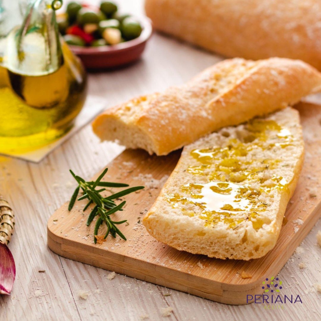 ¿Amante del pan? Prueba nuestro Aceite en tus tostadas matutinas. Un chorrito de Aceite de Oliva Virgen Extra es un desayuno lleno de sabor y beneficios para la salud. 🍞
