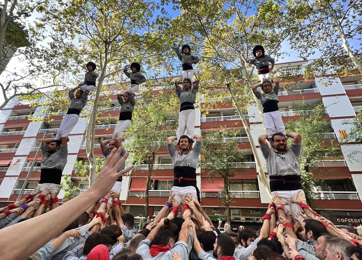 silviamunozmar's tweet photo. @borinots, de l’actuació d’ahir em quedo amb aquest moment. Després de setmanes de treball, el futur fa camí i ahir vam recollir els primers fruits. Els pde4 són molt importants i s’han de valorar. Enhorabona a la canalleta que ahir es va estrenar i a l’equip de canalla💜🫶🏻 https://t.co/HqBEW8RecT