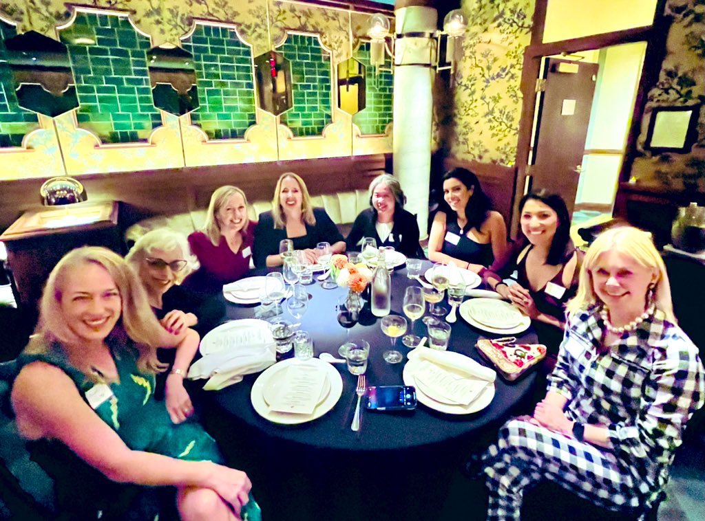 GoldenStateHaze's tweet photo. Thank you, @priyadclemens,
for convening an inspiring assemblage of women in journalism to celebrate @hknightsf as she ascends to SF bureau chief for the NY Times. It was fun to share stories about Heather and admire all of these influential women creating indelible content. https://t.co/zJug6c5bAQ