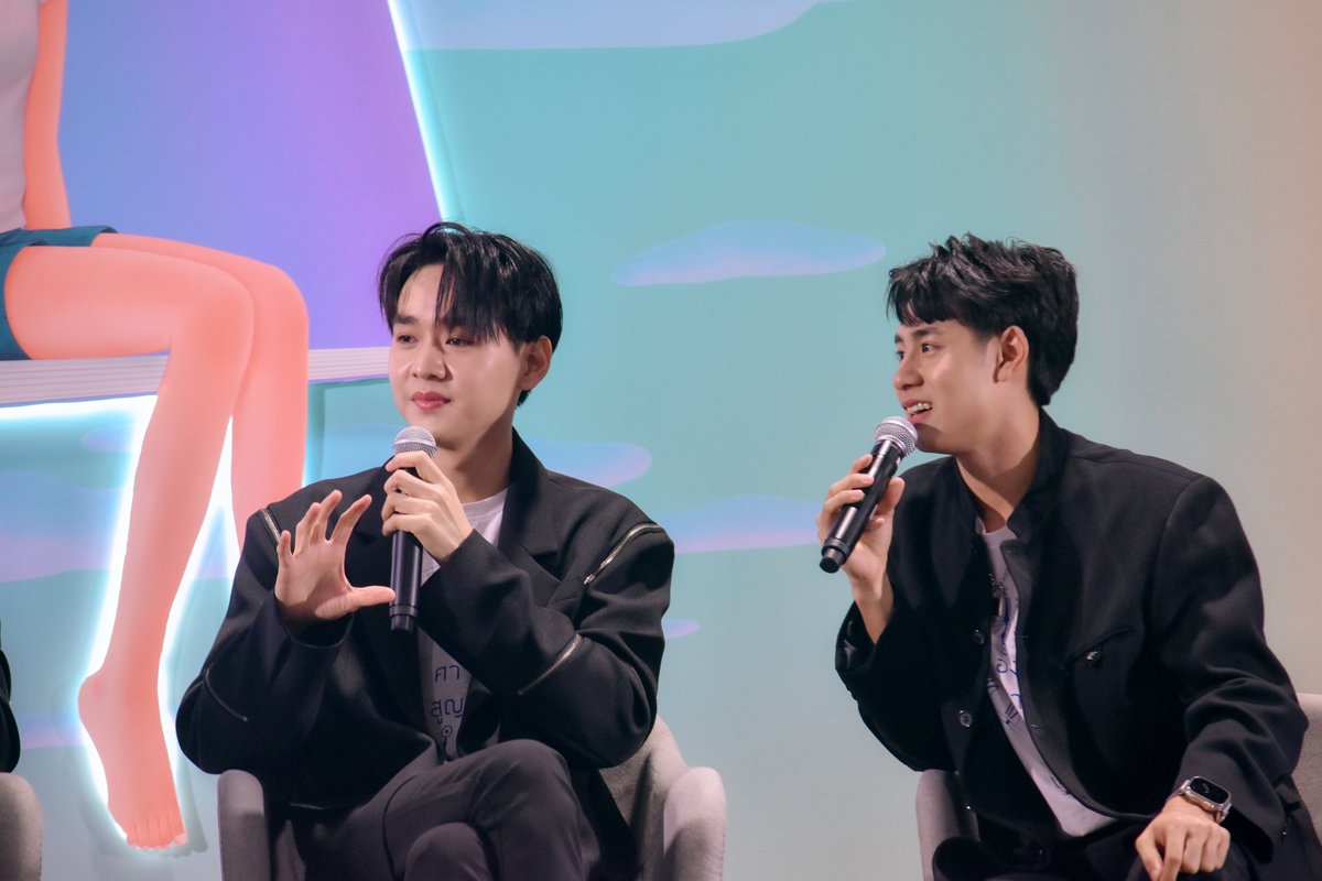 jjaneypp's tweet photo. 3 หนุ่มนี้เค้าคุยอรัยกันน้าา 🧐☺️🥰
#BookfairxAbsoluteZero 
#AbsolutezeroSeries
#torsupakorn 
#torspk
#mixwanut
#r_puwanat https://t.co/H79ZU5Bti2