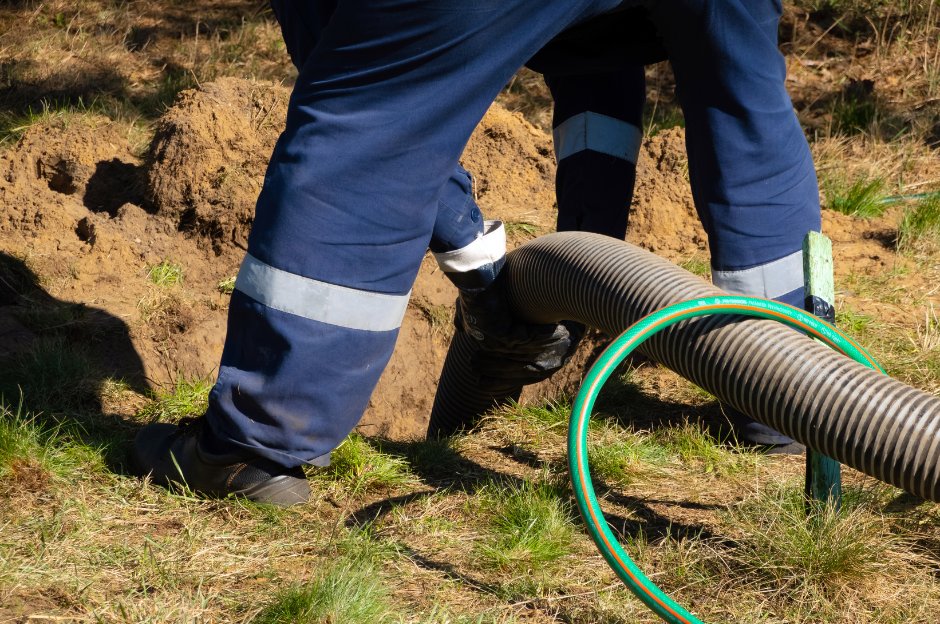 TheFloodHub's tweet photo. Fatbergs are caused by FOGs, wet wipes and other items that shouldnโt go down the drain! ๐ฝ
In the North West, the biggest #fatberg was found in #Liverpool at 250m long and weighing 400 tonnes! ๐คฏ
This cost @unitedutilities around ยฃ100k to remove! #Unblocktober #StopTheBlock https://t.co/MleDPMwI4R
