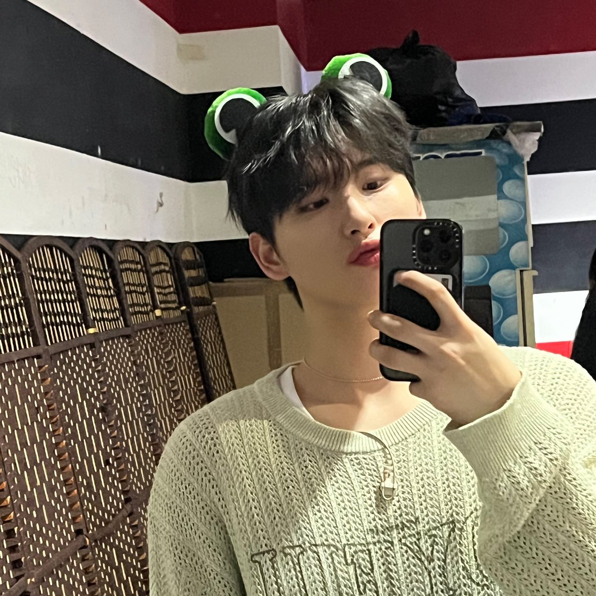 CRAVITY_twt's tweet photo. 개구리 우비닝 ㅇㅅㅇ
#우빈 https://t.co/CzCiXlOGra