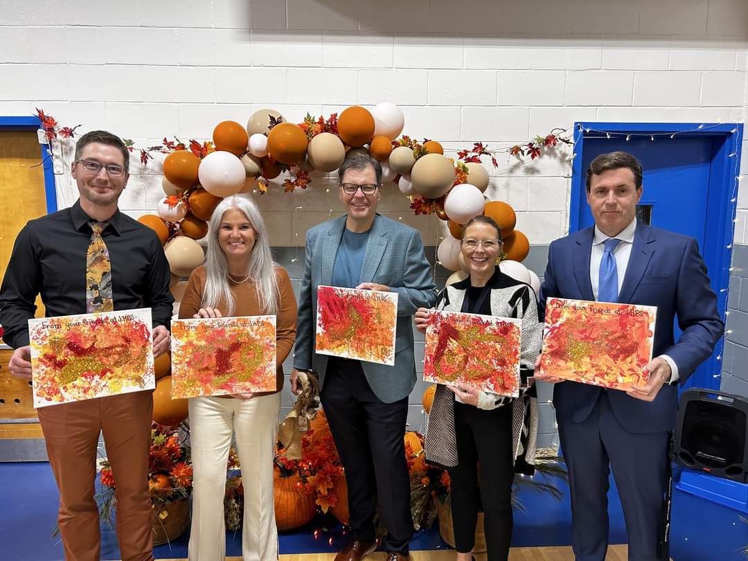 Last Thursday, I was invited to Jean Hanson Public School to celebrate their Fall Harvest Feast. As their trustee, I was honoured to be able to serve them dinner and support all their great work. Great job, Principal Eberlein and staff.  I absolutely love the painting!!!!