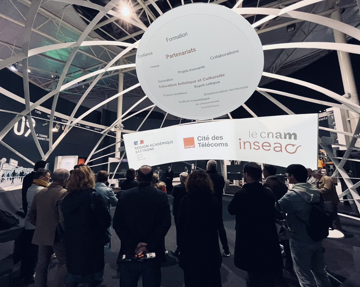 Partenariat  🤝 | Ce matin le recteur <a href="/emmanuel_ethis/">Emmanuel Ethis</a> a signé une convention de partenariat entre l’<a href="/acrennes/">Académie de Rennes</a> et la <a href="/Citedestelecoms/">Cité des Télécoms</a>. 
L’objectif est de développer la culture scientifique et numérique auprès des élèves sur l’ensemble du territoire breton.