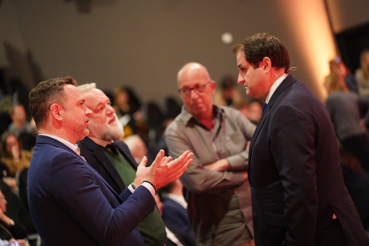 Im Jahr 2022 entstanden 42 Prozent aller Shows, Serien und Filme in Studios und Drehorten zwischen Rhein und Ruhr. Das ist das Ergebnis der Studie „Film- und Fernsehproduktion in Nordrhein-Westfalen im Vergleich zu anderen Bundesländern 2021 und 2022“ ➡️ land.nrw/pressemitteilu…