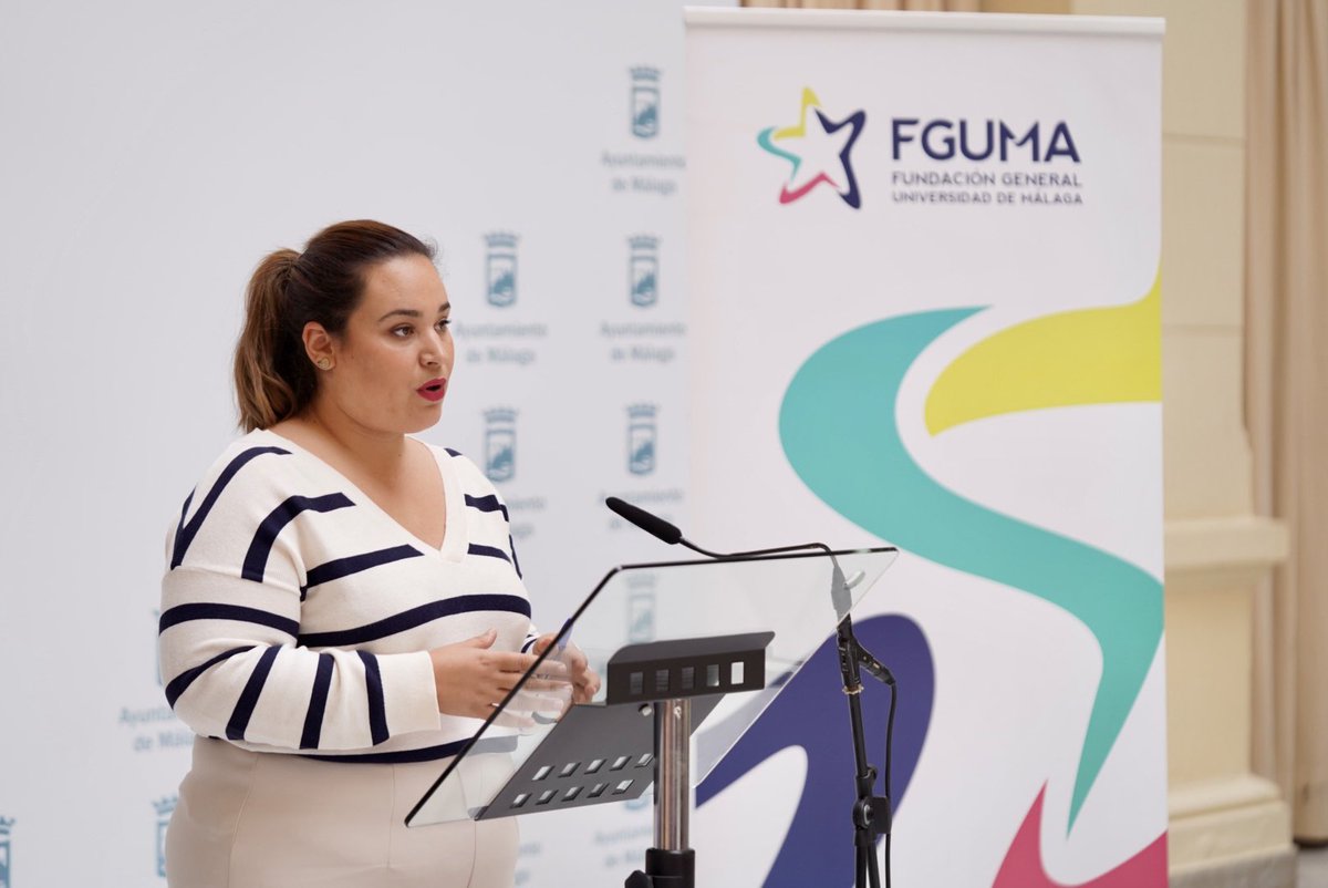 malaga's tweet image. La concejala de @MalagaJuventud, @Mmercedesmartin, junto a la subdirectora académica de la @fguma, Elsa Marina Álvarez, ha presentado el programa #FormArte 2023 que ofrece cursos gratuitos especializados en cultura y nuevas tecnologías
