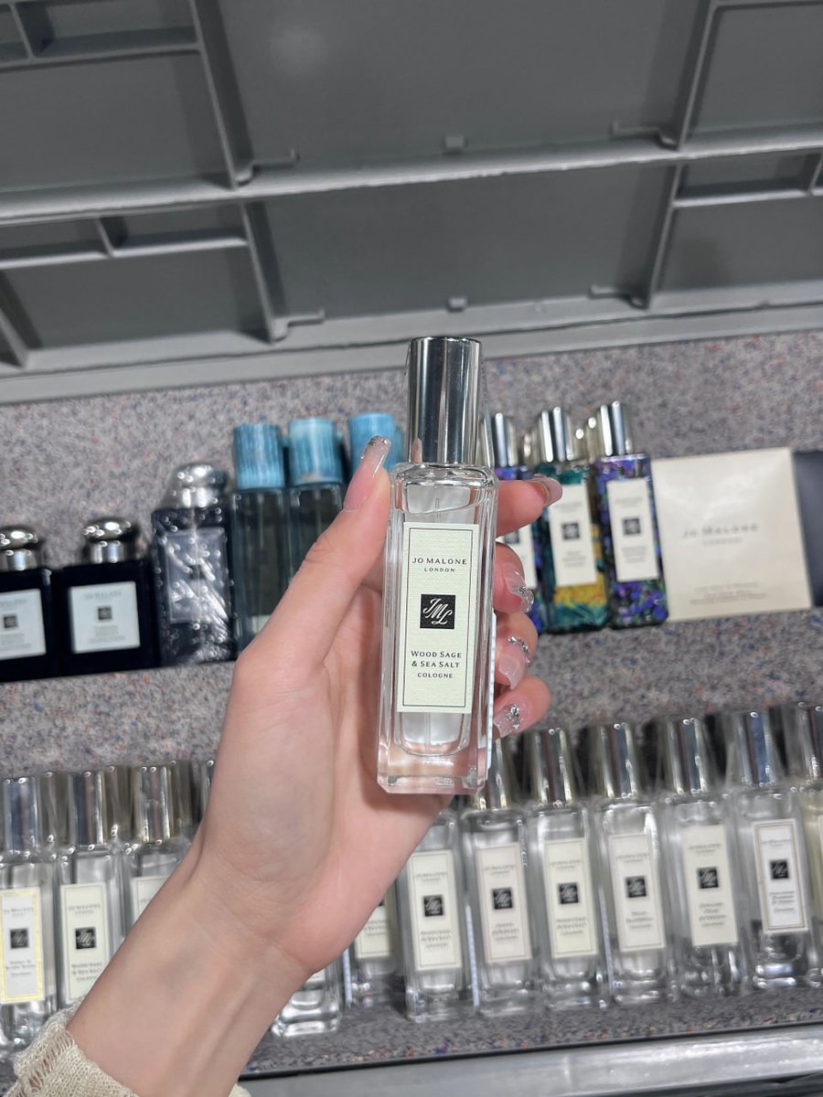 "I use perfume to please myself, not to impress others."💁‍♀️