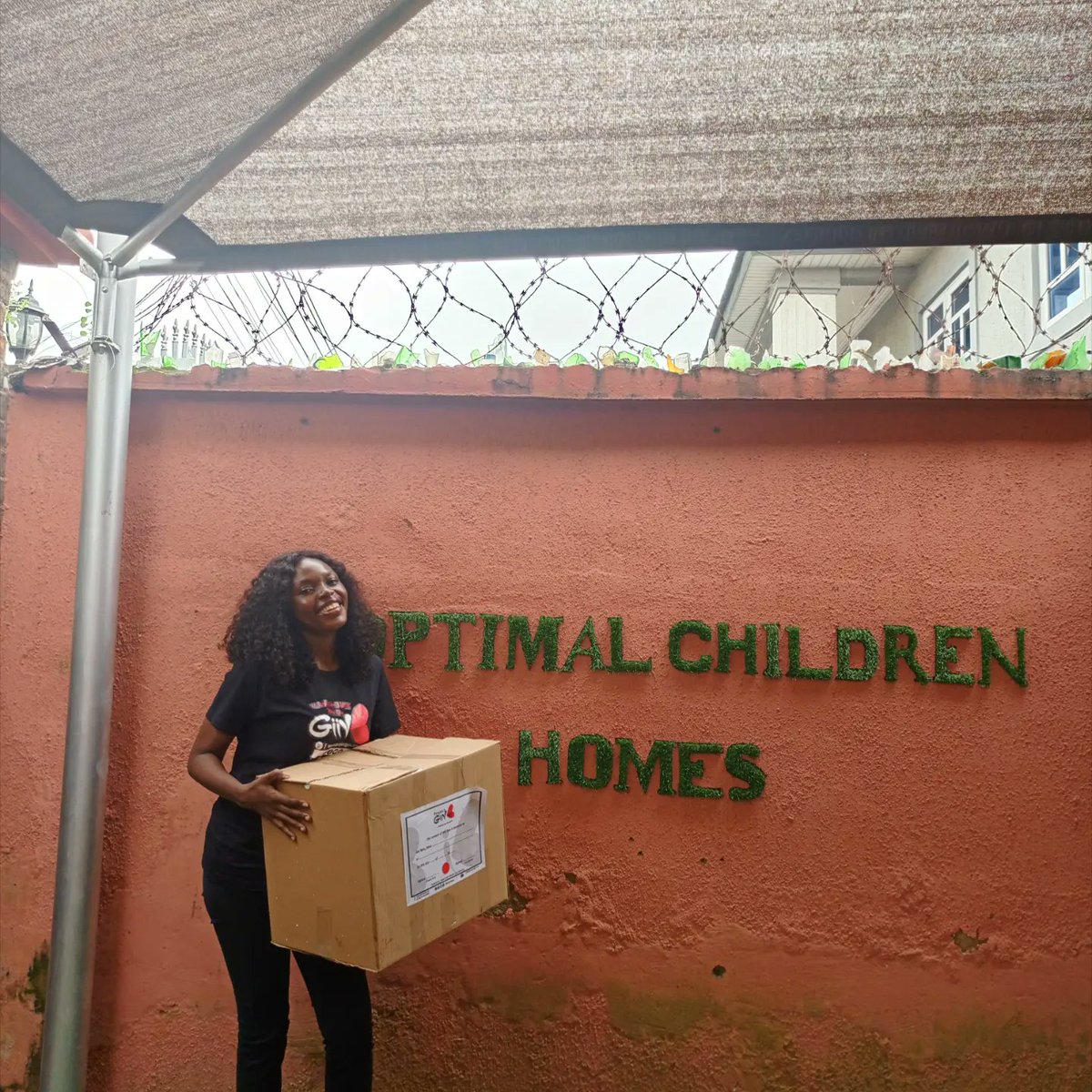 projectgiiv's tweet image. May your week be as beautiful be as awesome as her smile! 😁

Peep a soft reminder on the 2nd slide.