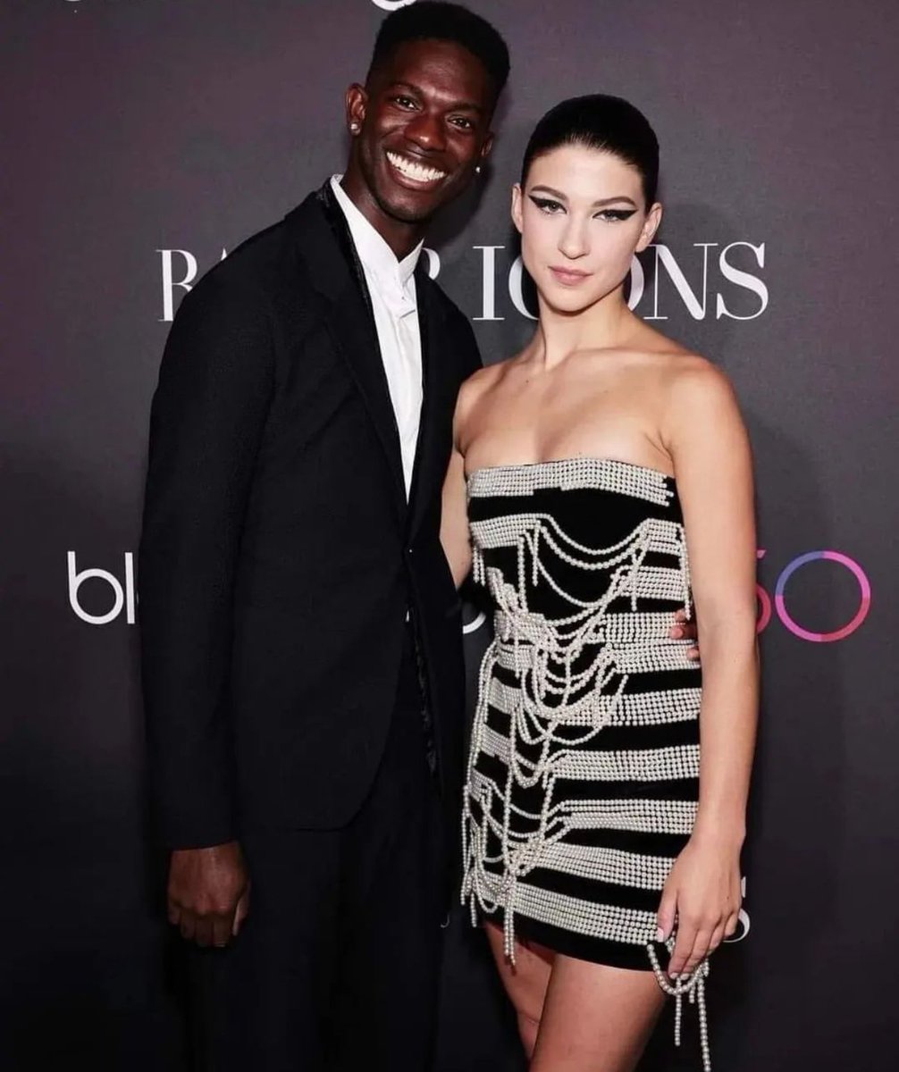 Bill Gates daughter, Phoebe Gates and her boyfriend have broken up., image size:1006x1200