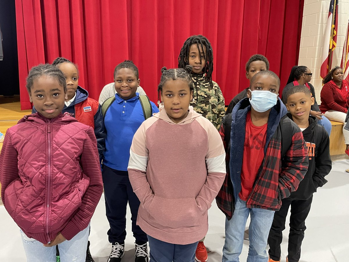 APSFinchEagles's tweet image. Monday Morning is 🔥!  We are celebrating our Readers, Attendance Winners and Red Ribbon Week! #apsrace2read #everydaycounts #stayingdrugandbullyfree @DrTSpencer @_craigasimmons @anntionettep