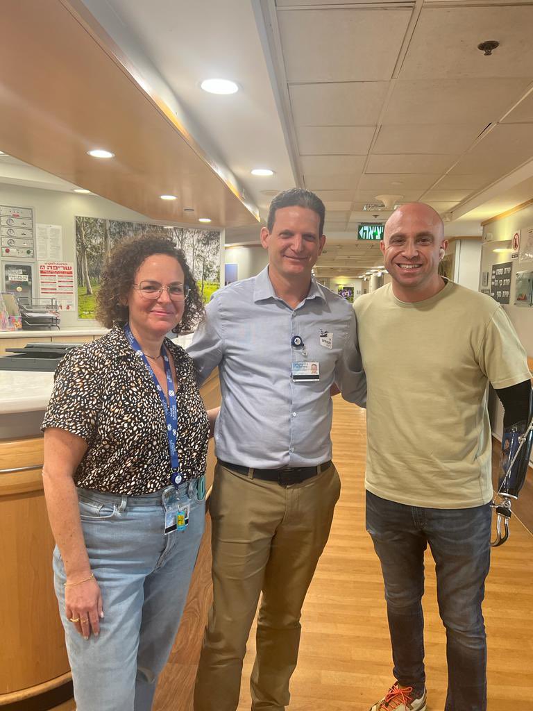 זיו שילון מונה ליועץ מקצועי לבית החולים לשיקום פצועי המלחמה של איכילוב. ״זו זכות גדולה לקחת את ניסיוני האישי בעולם השיקומי וללוות את הפצועים בנקודה קריטית זו בחייהם. אני סמוך ובטוח שיחד עם צוות בי״ח נוכל להביא הישגים ולגרום לפצועים לעמוד בחזרה על הרגליים ולאפשר להם שיקום מוצלח״.